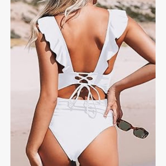 CUPSHE Women's Ruffled One Piece Swimsuit V Neck Lace up. Size XL White new - Picture 2 of 3